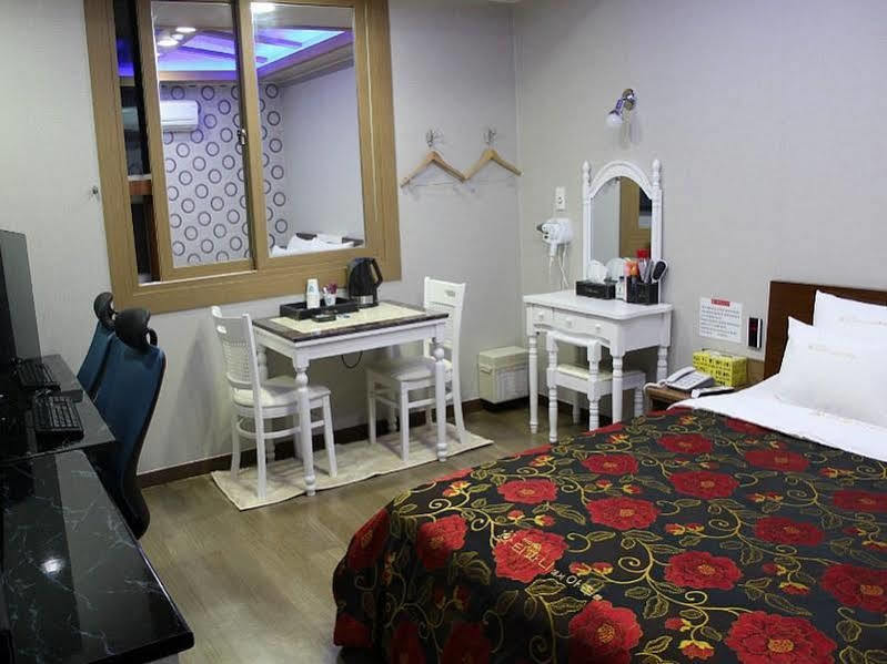 Tiffany Motel Mokpo Zewnętrze zdjęcie