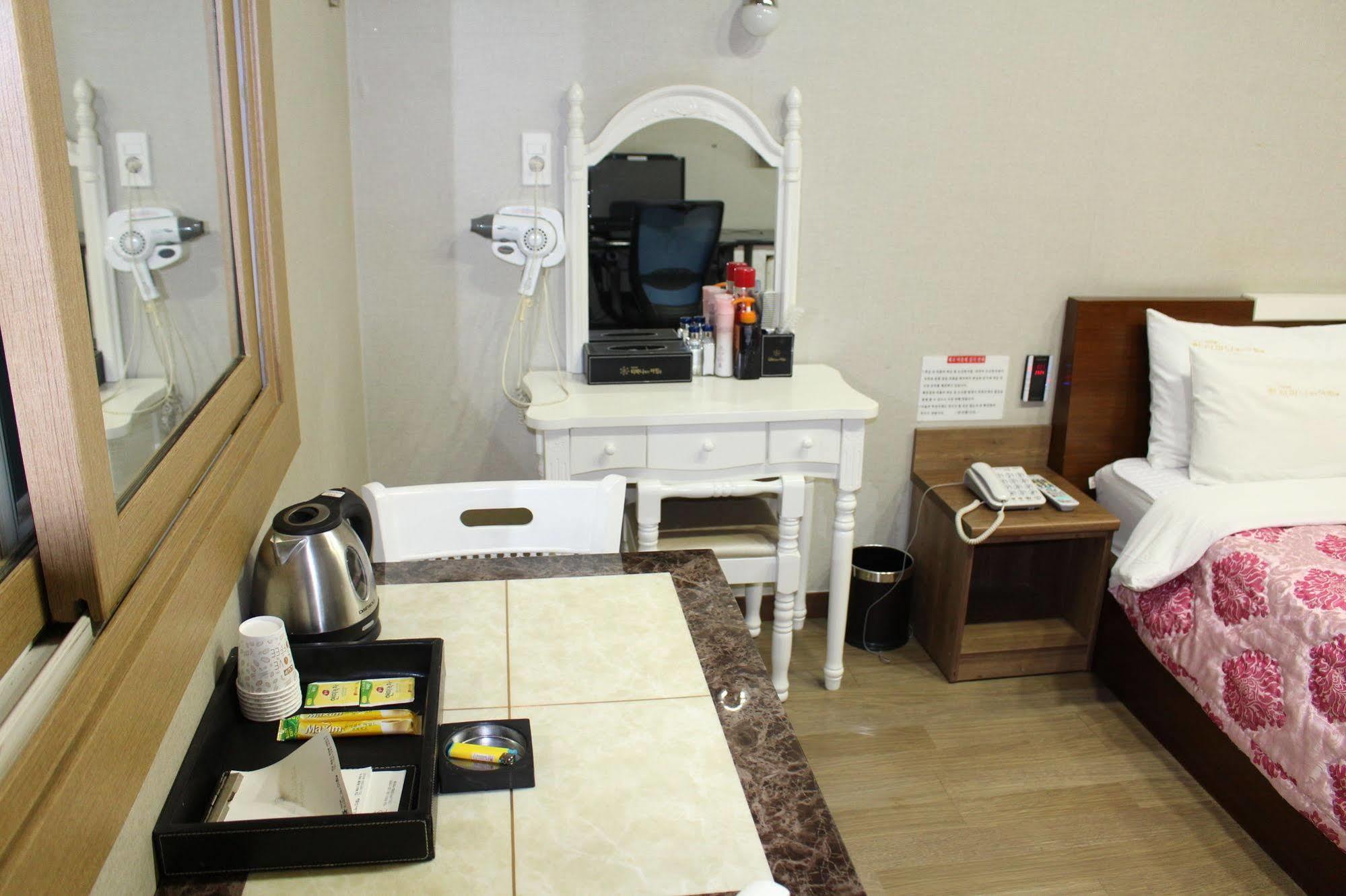 Tiffany Motel Mokpo Zewnętrze zdjęcie